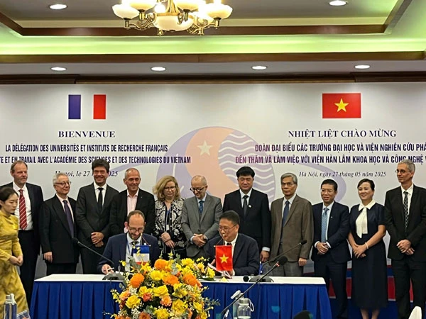 Beitrag zur Vertiefung der vietnamesisch-französischen Zusammenarbeit in den Bereichen Wissenschaft, Technologie und Personalausbildung. Foto 1
