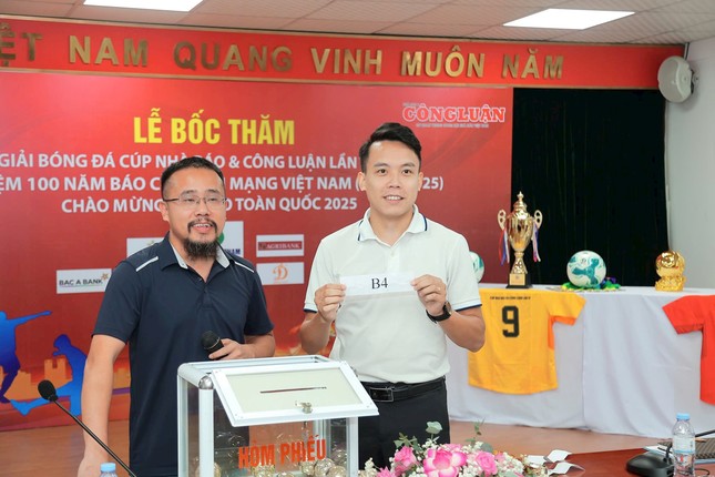 16 équipes de football participent au 4e tournoi de football de la Coupe des journalistes et de l'opinion publique en 2025 photo 3