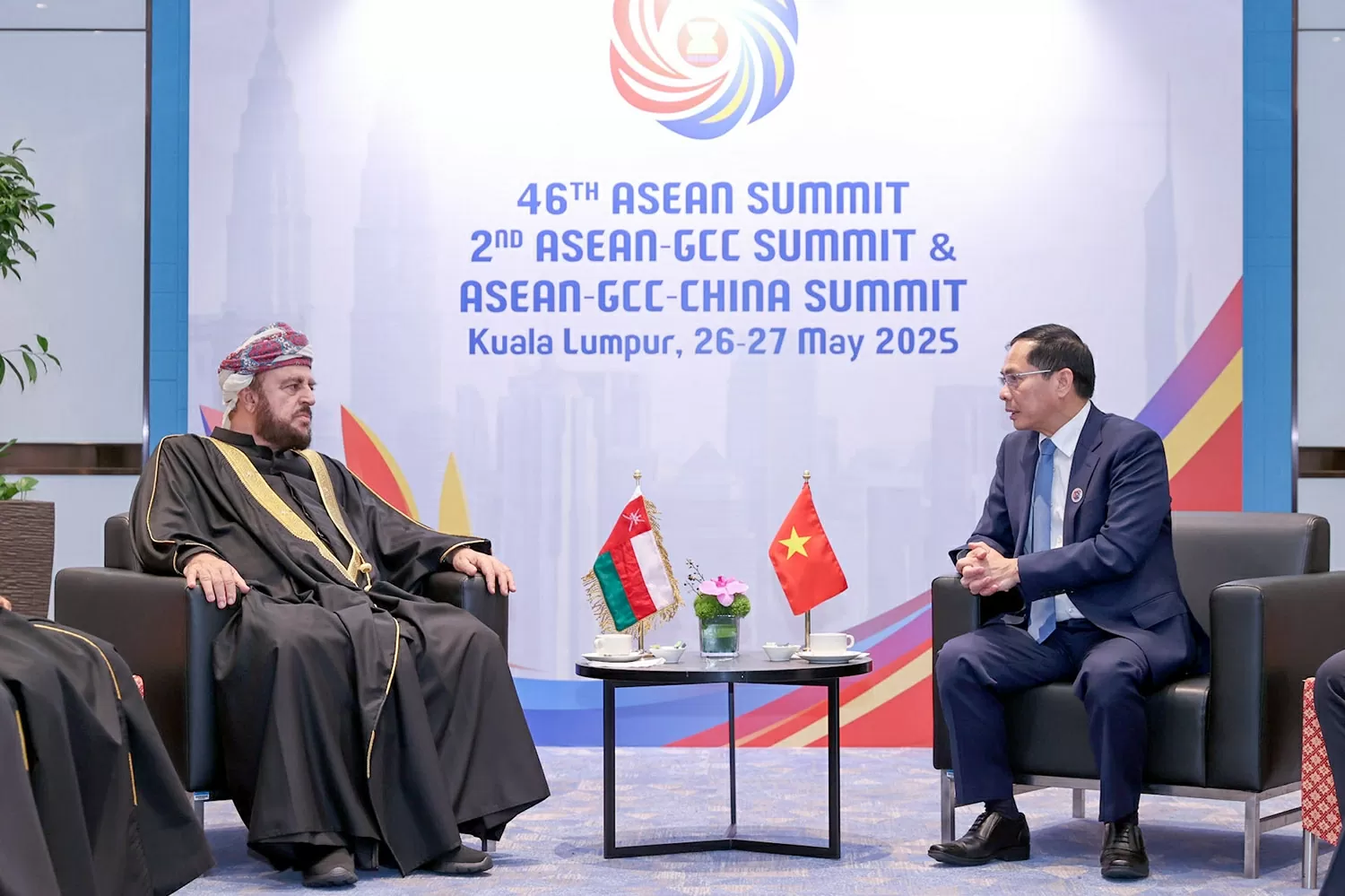Phó Thủ tướng Bùi Thanh Sơn gặp Phó Thủ tướng Oman