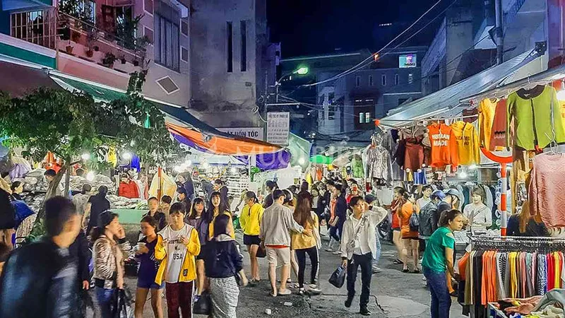 Marché nocturne de Le Duan à Da Nang : revue détaillée de A à Z