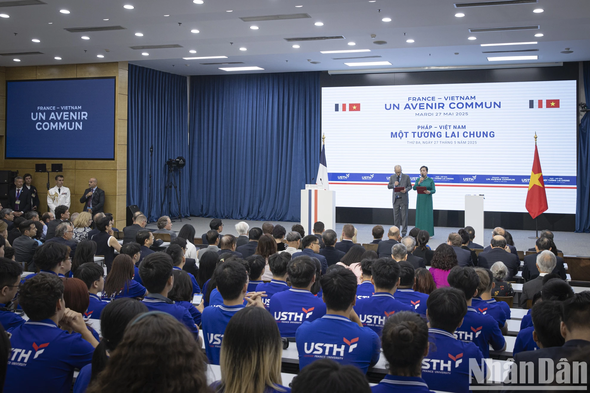 [Ảnh] Phó Chủ tịch nước Võ Thị Ánh Xuân cùng Tổng thống Pháp Emmanuel Macron và Phu nhân thăm Trường đại học Khoa học và Công nghệ Hà Nội ảnh 4