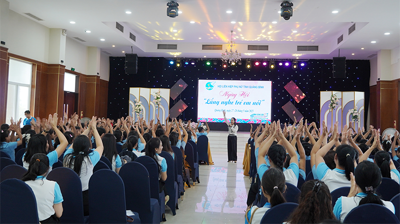Quang cảnh ngày hội.