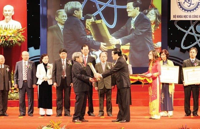 gs-ha-minh-duc-2.jpg