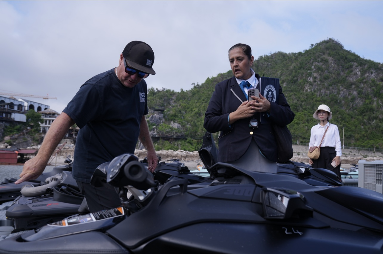 Behind the unprecedented Guinness World Record show in Cat Ba - Photo 3.