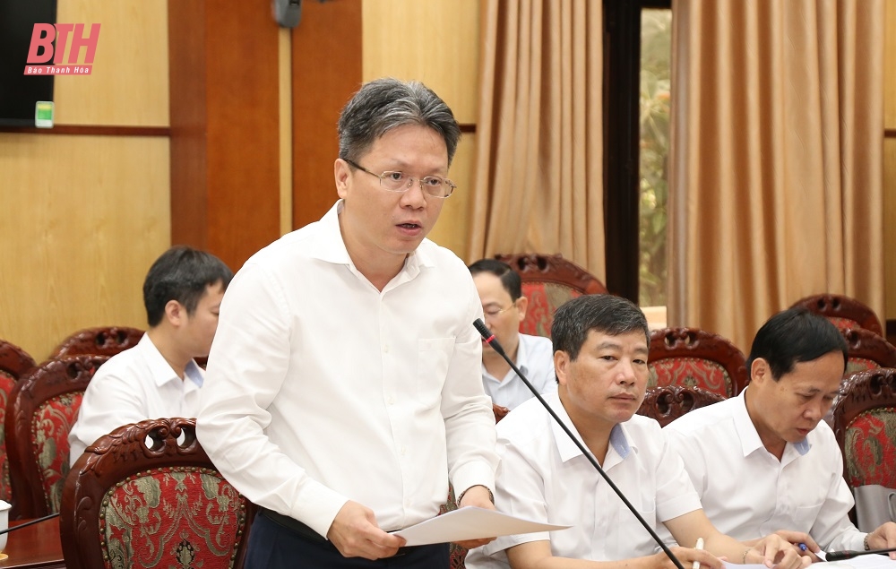 El presidente del Comité Popular Provincial, Do Minh Tuan, recibió y trabajó con el Grupo Nacional de Industrias Minerales y del Carbón de Vietnam.
