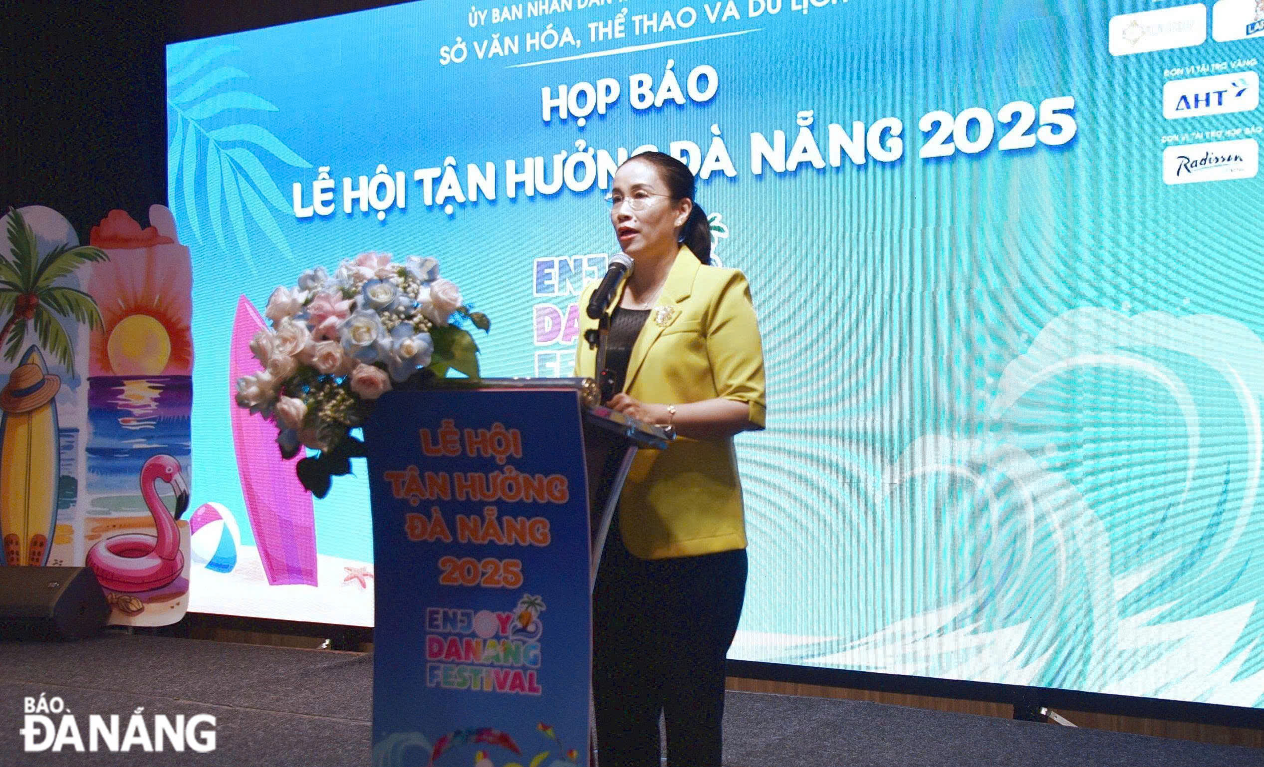 Phó Chủ tịch UBND thành phố Nguyễn Thị Anh Thi phát biểu tại buổi họp báo công bố Lễ hội Tận hưởng Đà Nẵng 2025 – Enjoy Danang Festival 2025. Ảnh: NGỌC HÀ