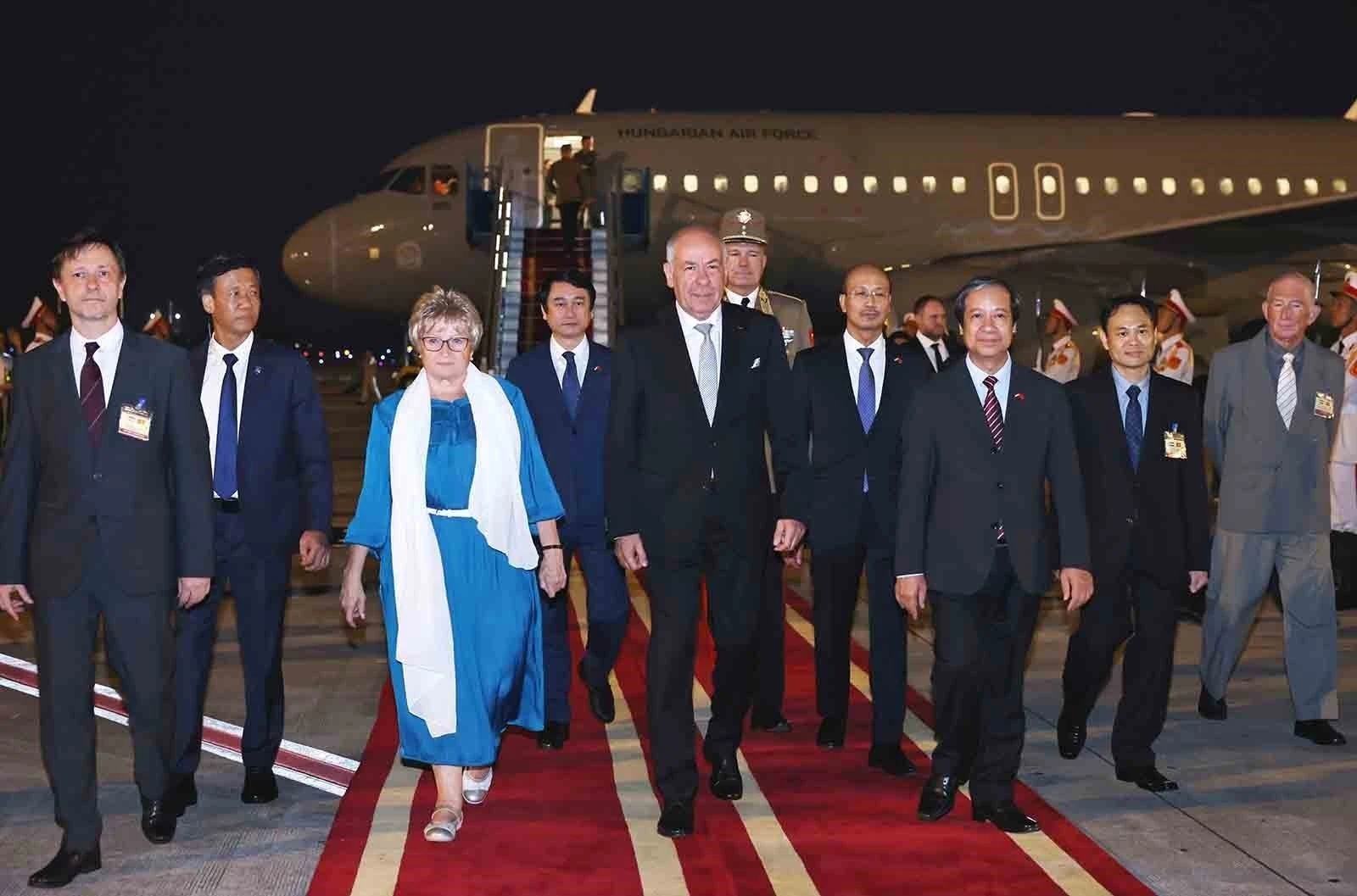 [Photo] Hungarian President begins official visit to Vietnam photo 2
