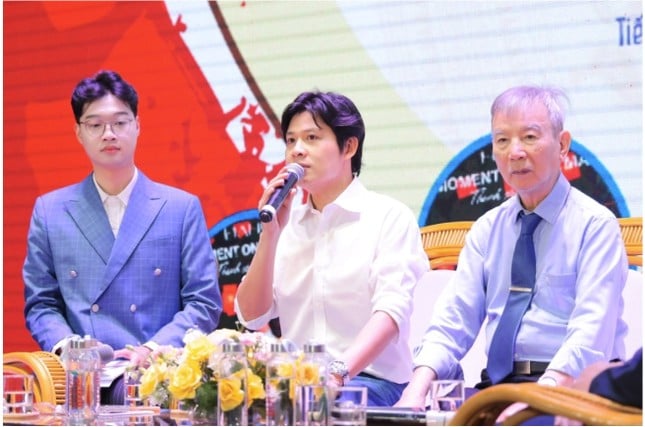 គ្រូ​បកប្រែ​ទំនុក​ច្រៀង​ចម្រៀង​ដែល​មាន​អ្នក​ចូល​មើល 3.1 ពាន់​លាន​របស់ Nguyen Van Chung ជា 3 ភាសា រូបថត 2