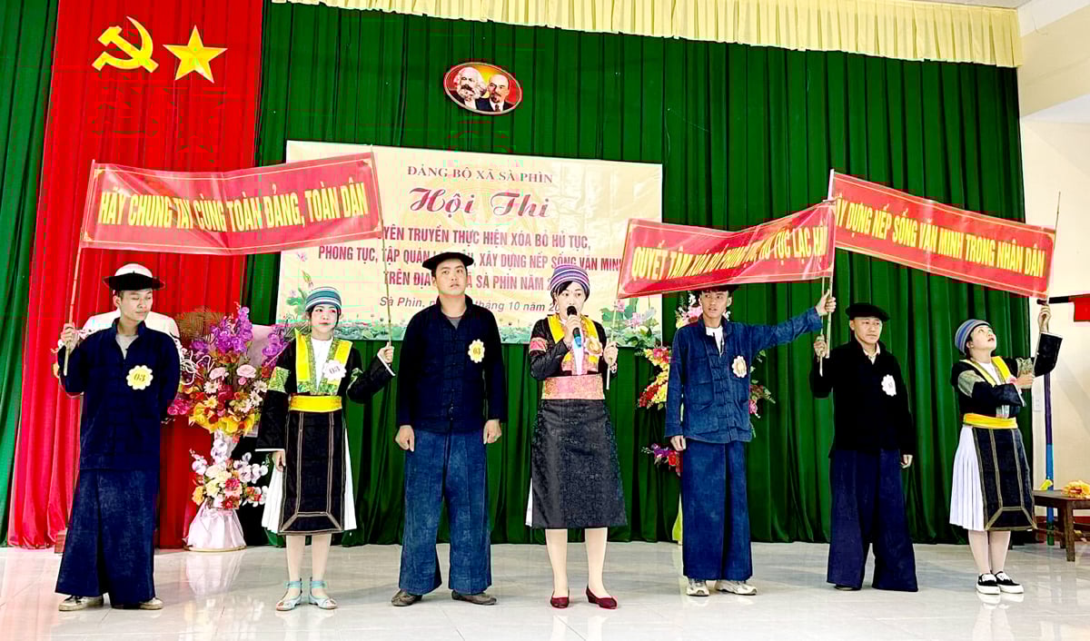 Xã Sà Phìn (Đồng Văn) tổ chức Hội thi tuyên truyền xóa bỏ hủ tục.