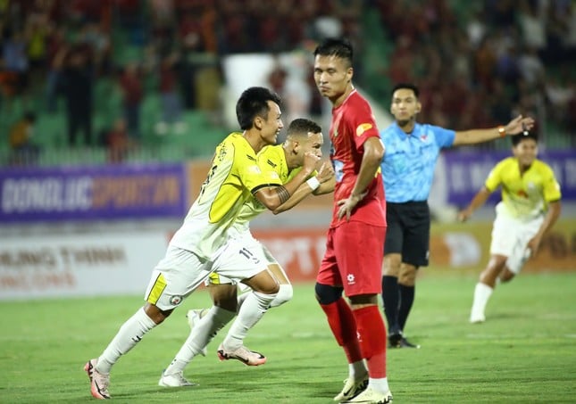 Live Dong A Thanh Hoa vs Binh Dinh, 18:00 27. Mai: Einer blickt in die Zukunft, der andere entflieht der Realität Foto 4