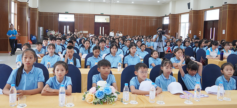 Các em học sinh tham dự ngày hội.