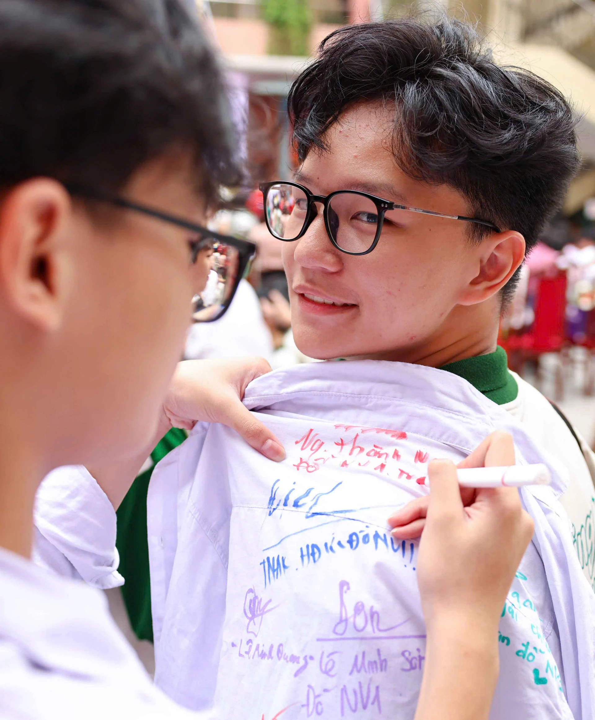 [Photo] Reluctantly at the closing ceremony, 9th grade students say goodbye to teachers and school photo 11