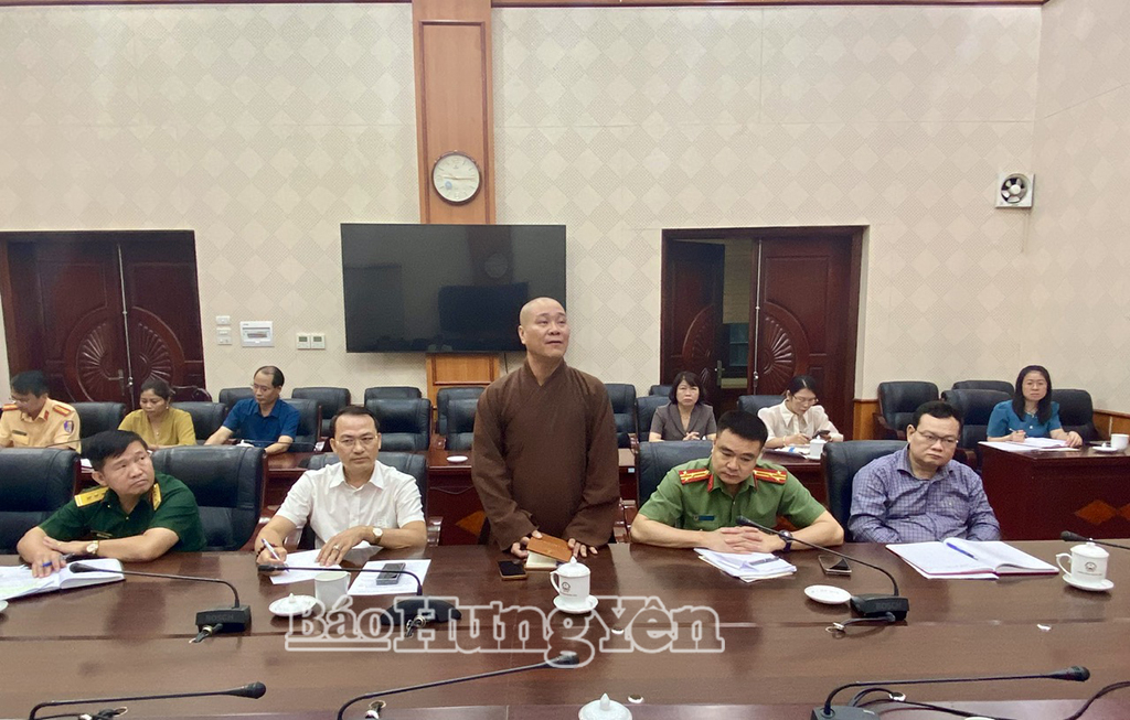 พระมหาเถระ ติช ทานห์ กวาง รองหัวหน้าคณะกรรมการบริหารคณะสงฆ์เวียดนามในจังหวัดหุ่งเอียน กล่าวปราศรัย