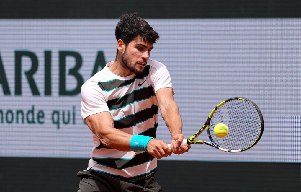 Alcaraz, Sinner khởi đầu ấn tượng tại Roland Garros - 1