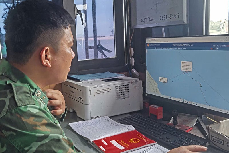 Đồn Biên phòng Nhật Lệ phối hợp với các đồn Biên phòng tuyến biển thông báo cho các tàu cá hỗ trợ tìm kiếm thuyền viên mất tích