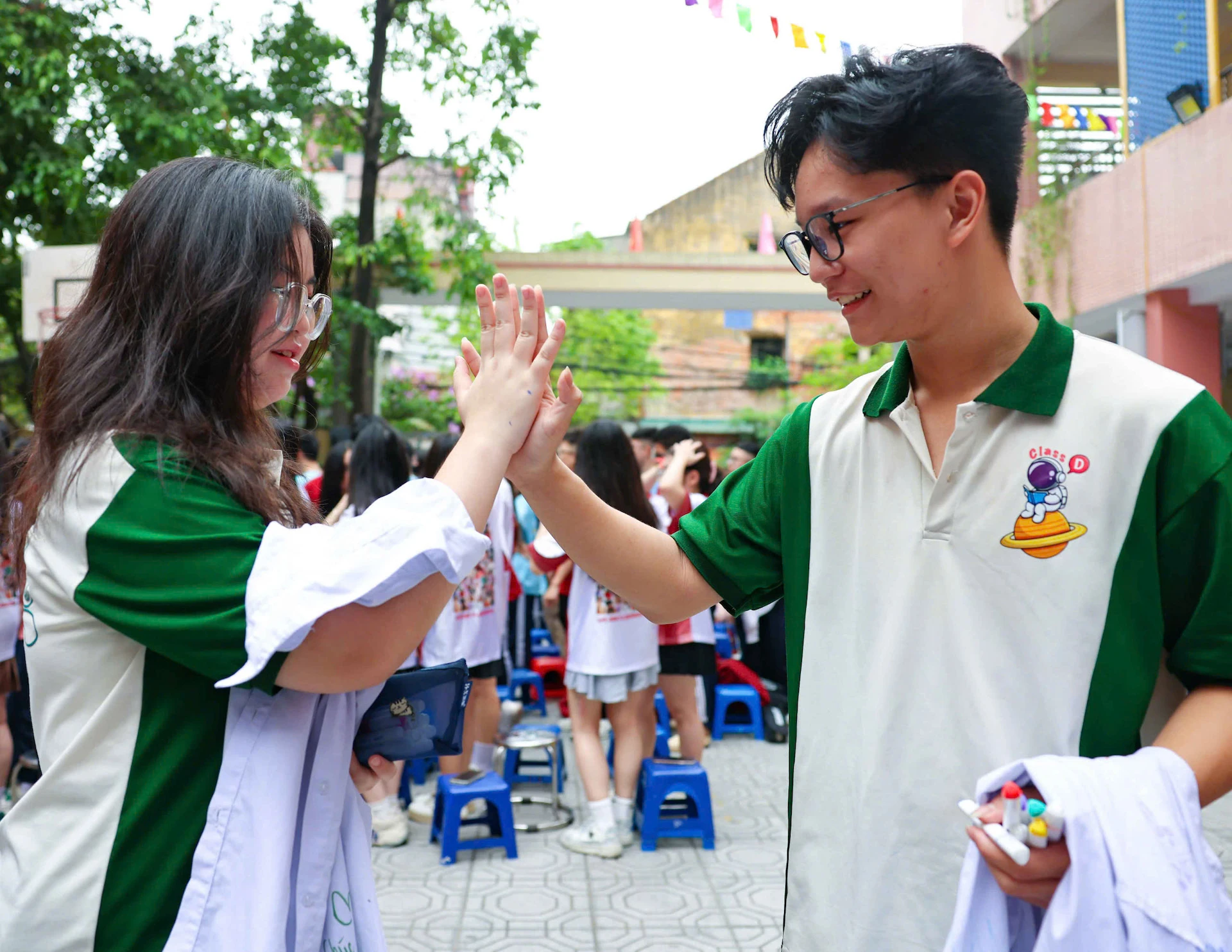 [Photo] Reluctantly at the closing ceremony, 9th grade students say goodbye to teachers and school photo 12