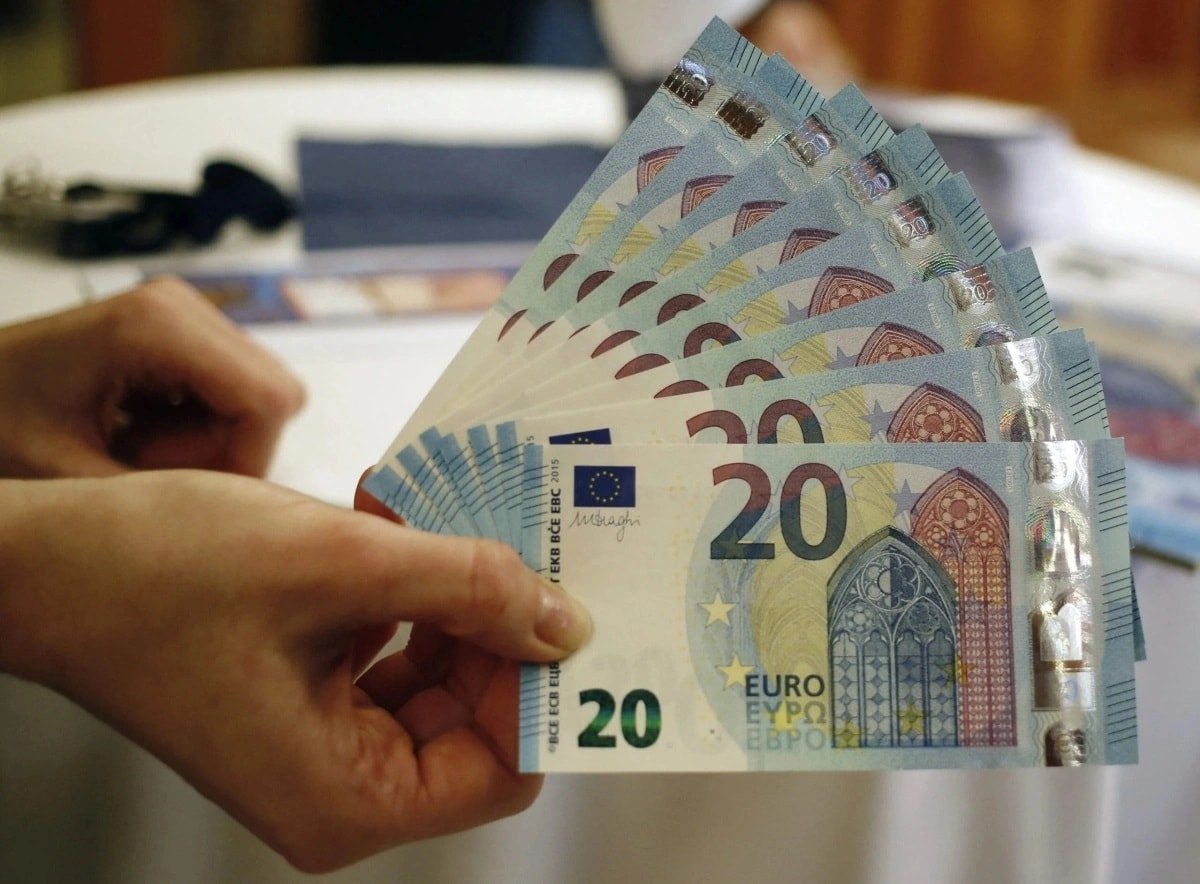 Tỷ giá Euro hôm nay 27/5/2025: Đồng Euro muốn trở thành đối trọng thực sự của đồng USD