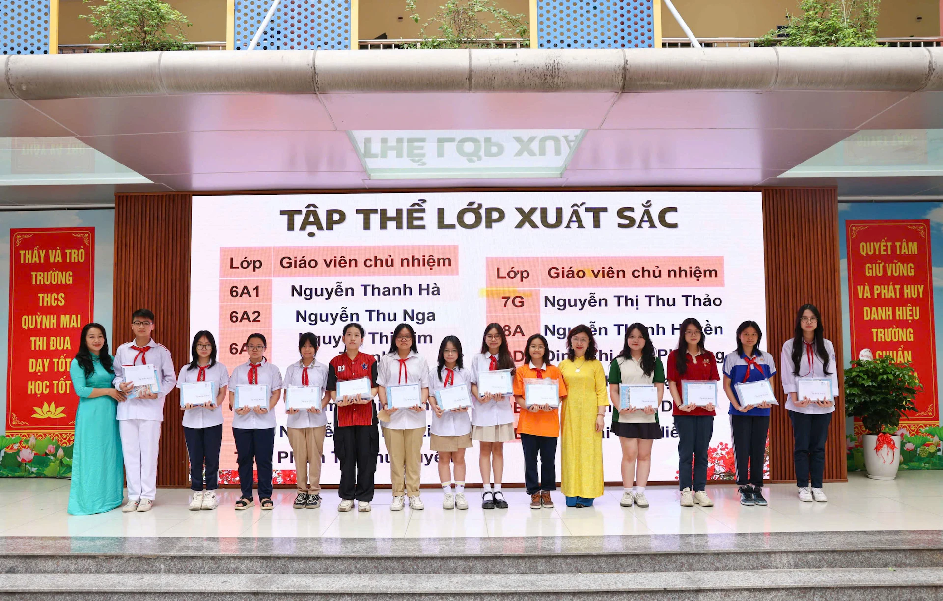 [Photo] Reluctantly at the closing ceremony, 9th grade students say goodbye to teachers and school photo 4