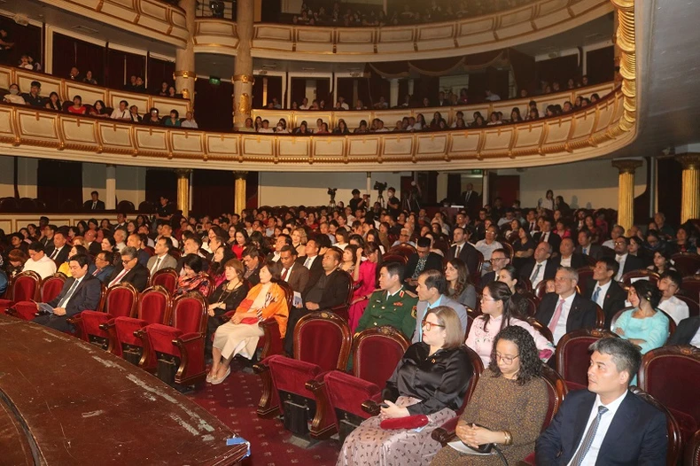 Concierto para promover la amistad entre Vietnam y Azerbaiyán (foto 2)
