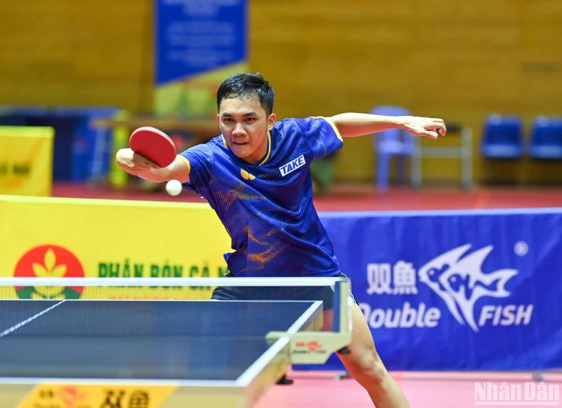 Дин Ань Хоанг впервые выиграл чемпионат среди мужчин в одиночном разряде, показав смелое выступление, фото 2