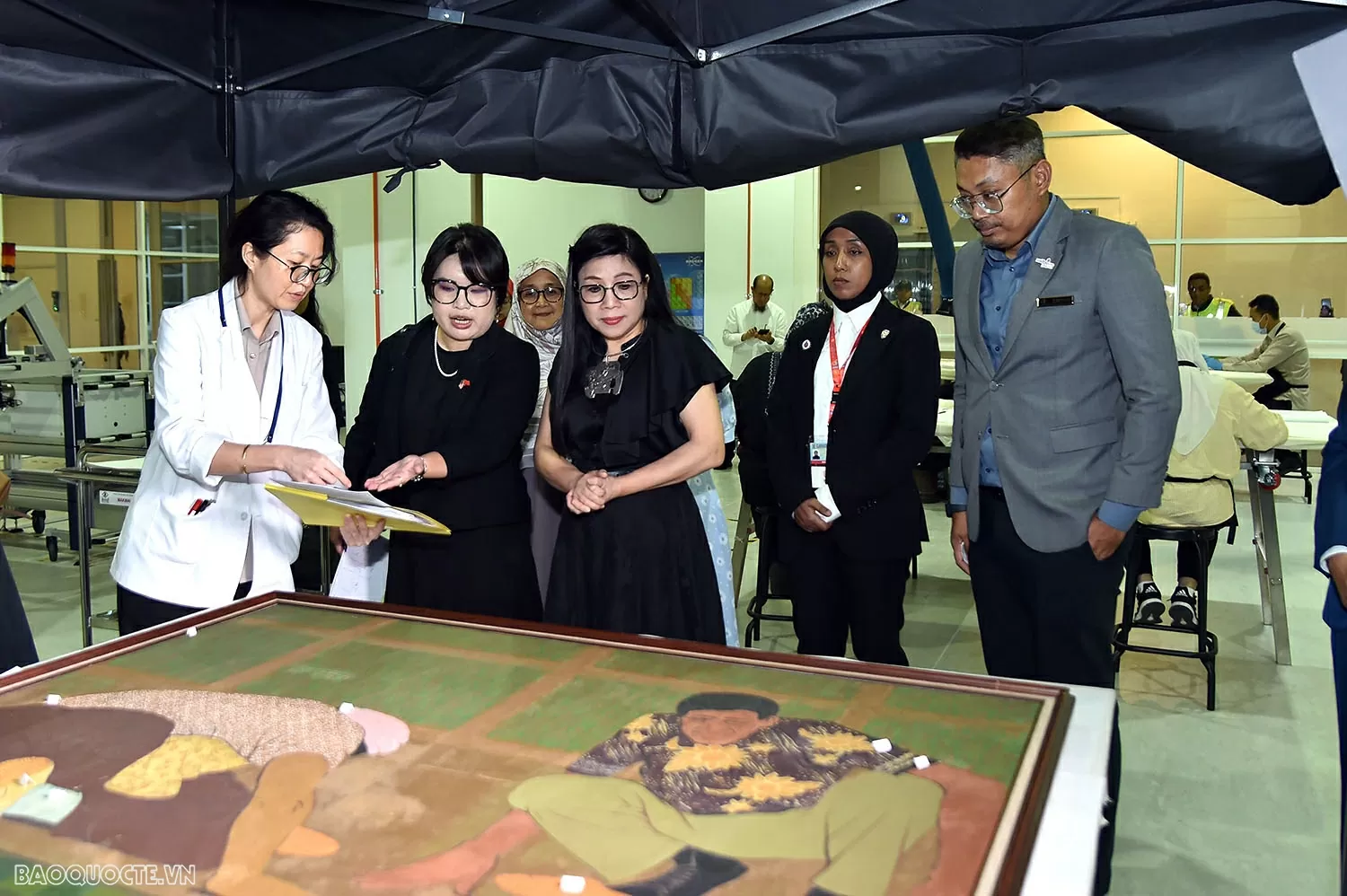 La esposa del primer ministro, Le Thi Bich Tran, visita el Museo Nacional de Bellas Artes de Malasia. Phu nhân Thủ tướng Phạm Minh Chính thăm Bảo tàng Mỹ thuật Quốc gia Malaysia