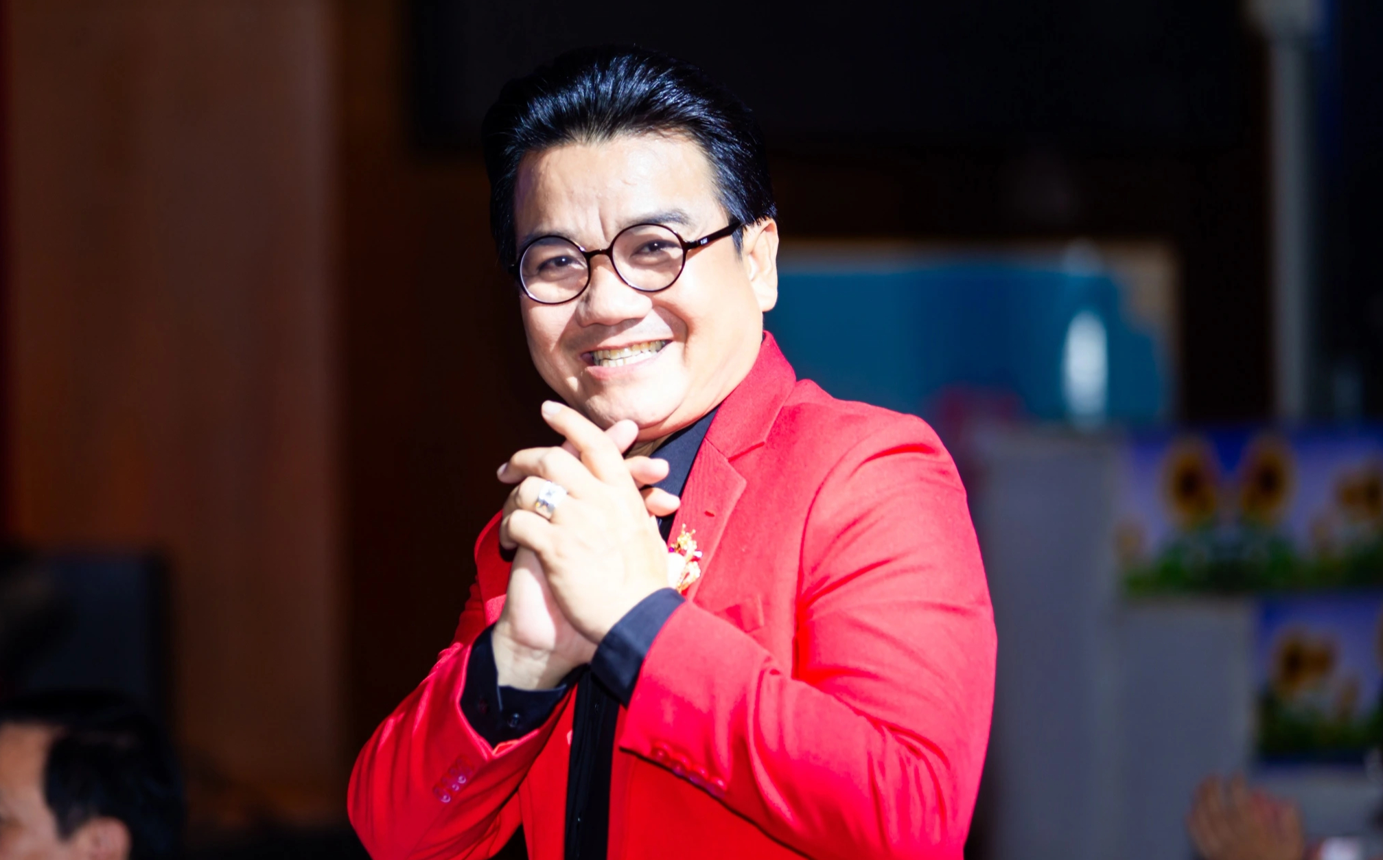 NSƯT Lê Tứ bỏ tiền túi tặng thí sinh Hội thi tiếng hát người khuyết tật - Ảnh 2.