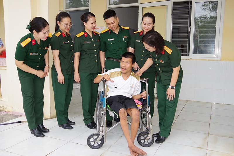 Thăm, tặng quà Trung tâm bảo trợ số 2 tỉnh Thanh Hoá