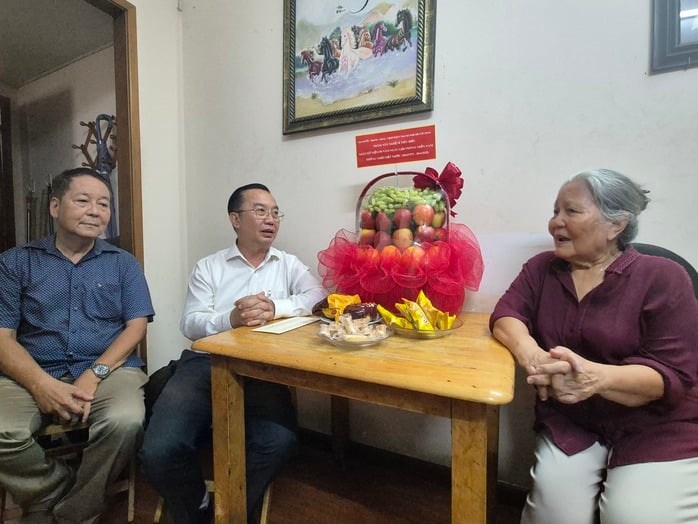 Thăm và tri ân NSND Thế Hiển, NSƯT Lê Thiện - Ảnh 6.
