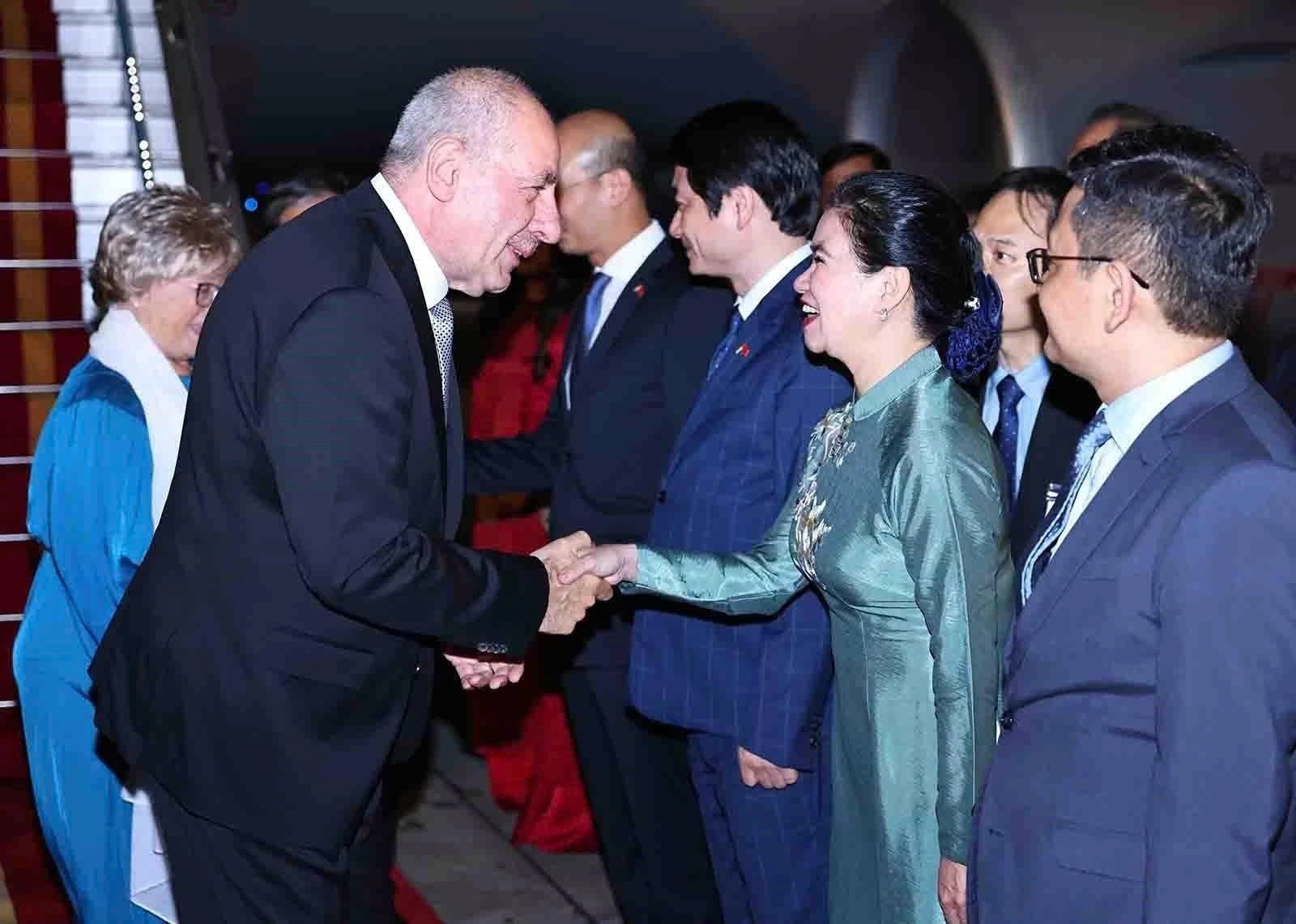[Photo] Hungarian President begins official visit to Vietnam photo 1