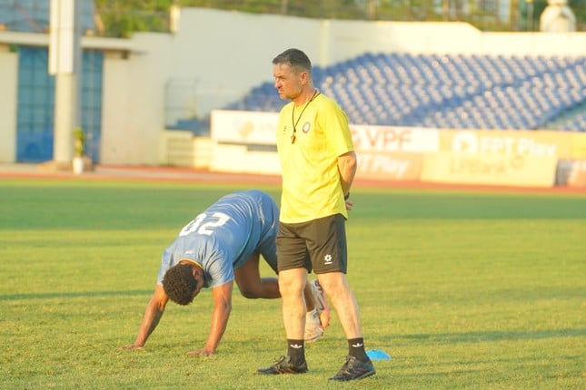 Live Dong A Thanh Hoa vs. Binh Dinh, 18:00 Uhr, 27. Mai: Einer blickt in die Zukunft, der andere entflieht der Realität Foto 1
