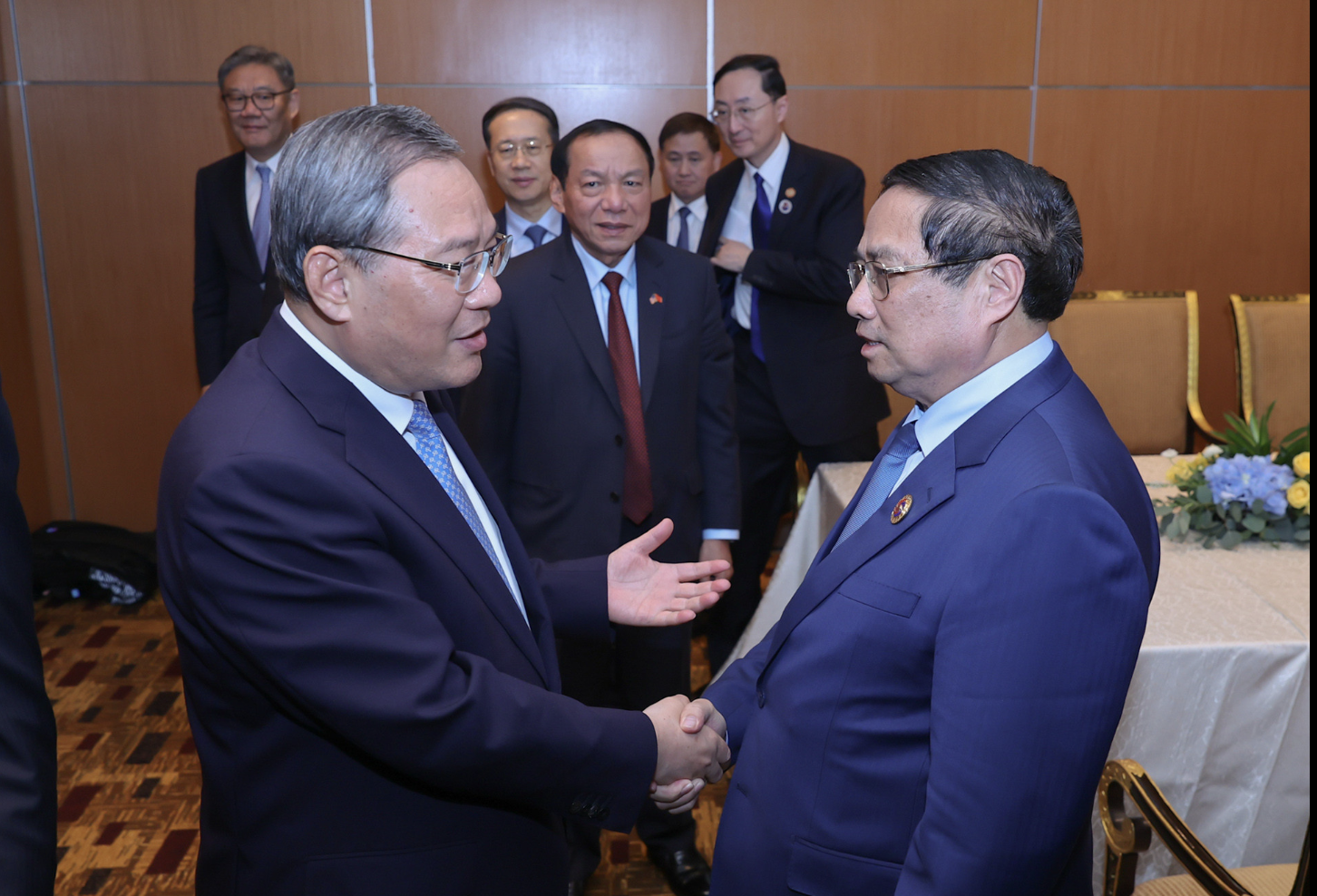 Le Premier ministre Pham Minh Chinh rencontre le Premier ministre chinois Li Qiang