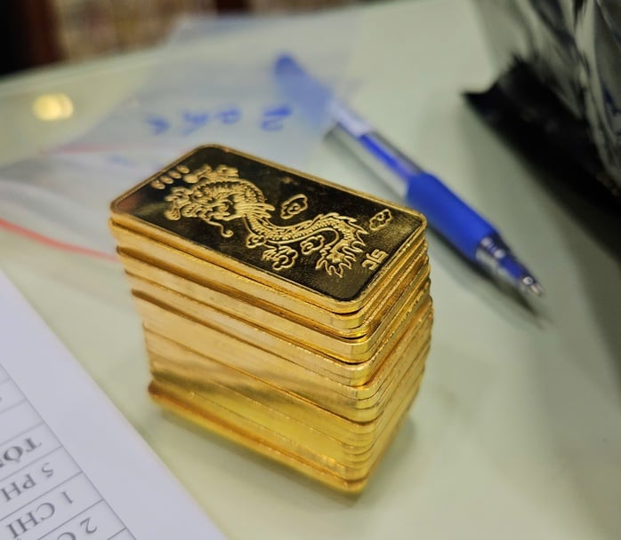 Cuối ngày 27-5, giá vàng vẫn rớt mạnh- Ảnh 2.