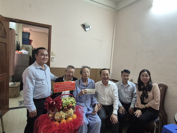 Thăm và tri ân NSND Thế Hiển, NSƯT Lê Thiện - Ảnh 3.