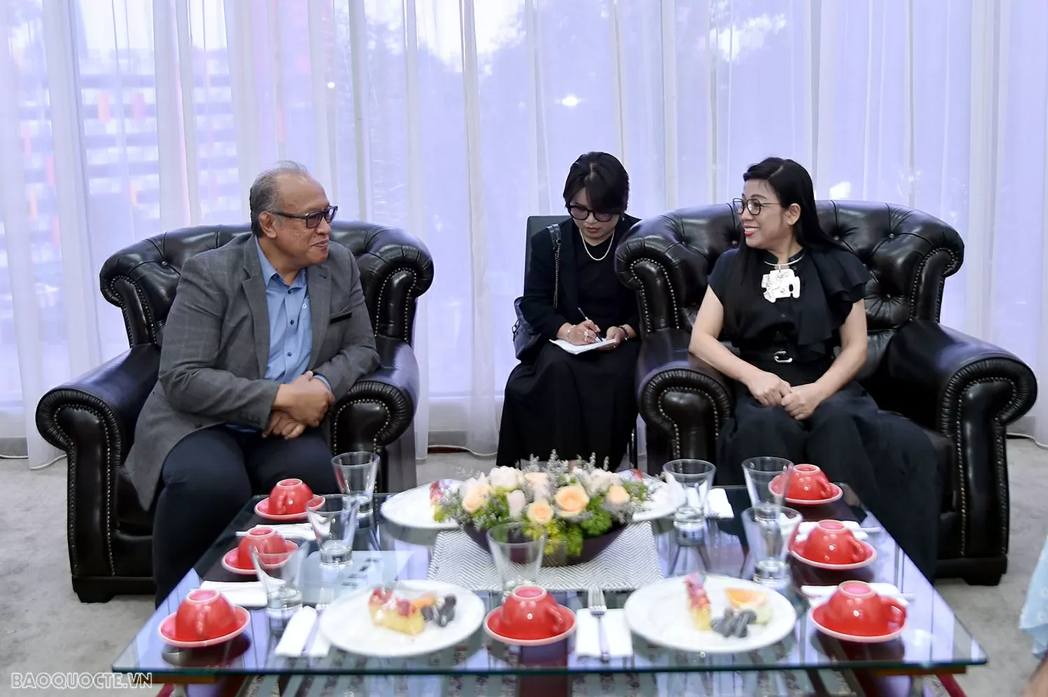 La esposa del primer ministro, Le Thi Bich Tran, visita el Museo Nacional de Bellas Artes de Malasia. Phu nhân Thủ tướng Phạm Minh Chính thăm Bảo tàng Mỹ thuật Quốc gia Malaysia