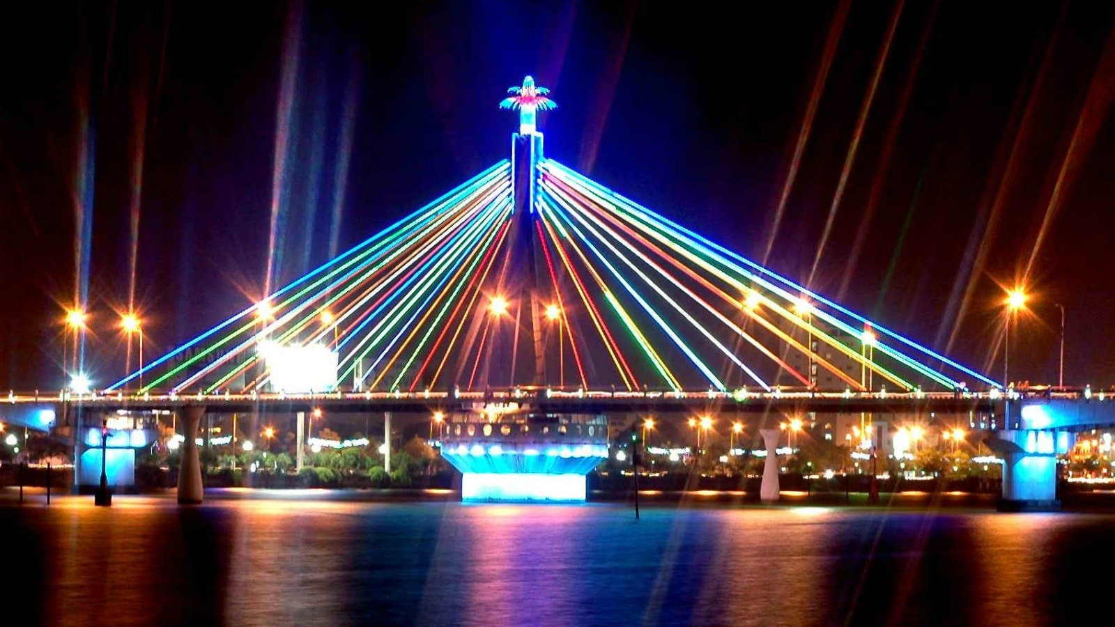 Pont de la rivière Han à Da Nang : calendrier de rotation et meilleurs endroits pour admirer la plus belle rotation de ponts en 2025 – DIFF 2025