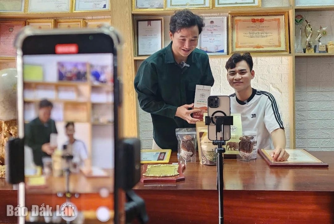 Giới thiệu nông sản trên sàn thương mại điện tử.