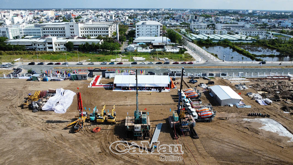 Le projet d'investissement visant à construire l'hôpital général de Ca Mau, d'une capacité de 1 200 lits et d'une superficie totale de construction d'environ 12,15 hectares, vise à améliorer la qualité du traitement du système de santé de base.