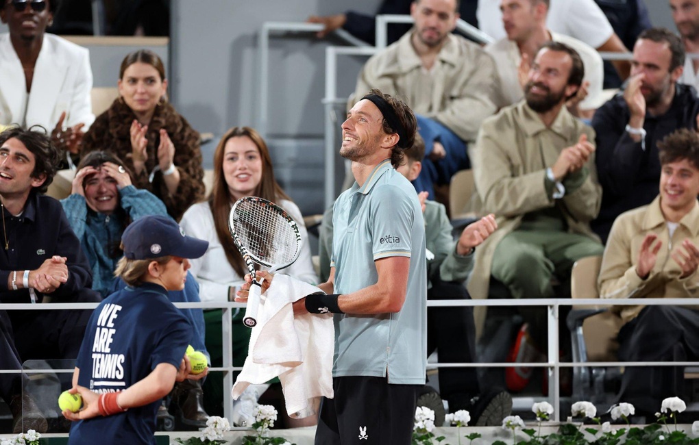 Alcaraz, Sinner khởi đầu ấn tượng tại Roland Garros - 4