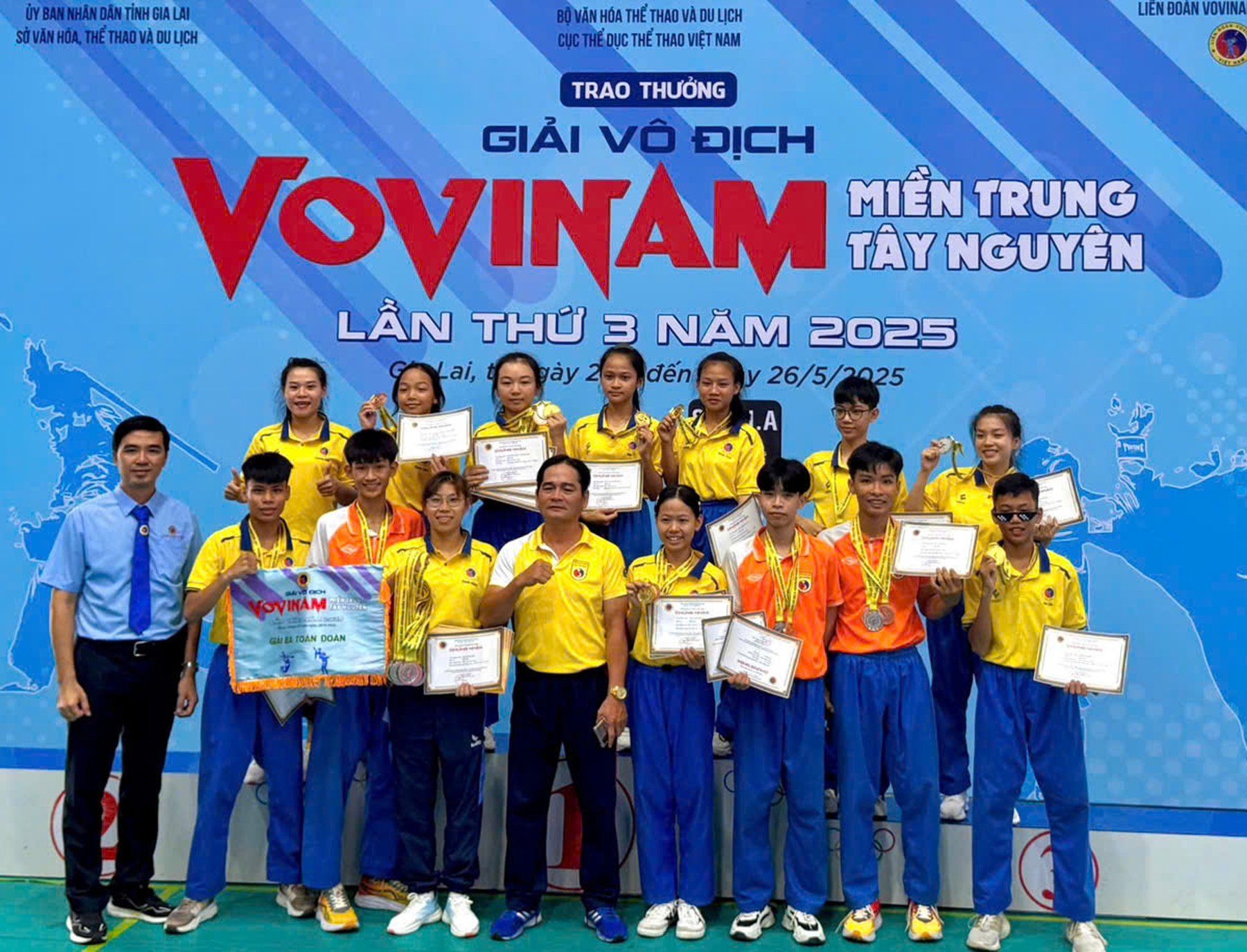  Niềm vui của các VĐV Vovinam Phú Yên khi đoạt vị trí thứ 3 toàn đoàn tại Giải vô địch 
Vovinam miền Trung - Tây Nguyên lần thứ V năm 2025