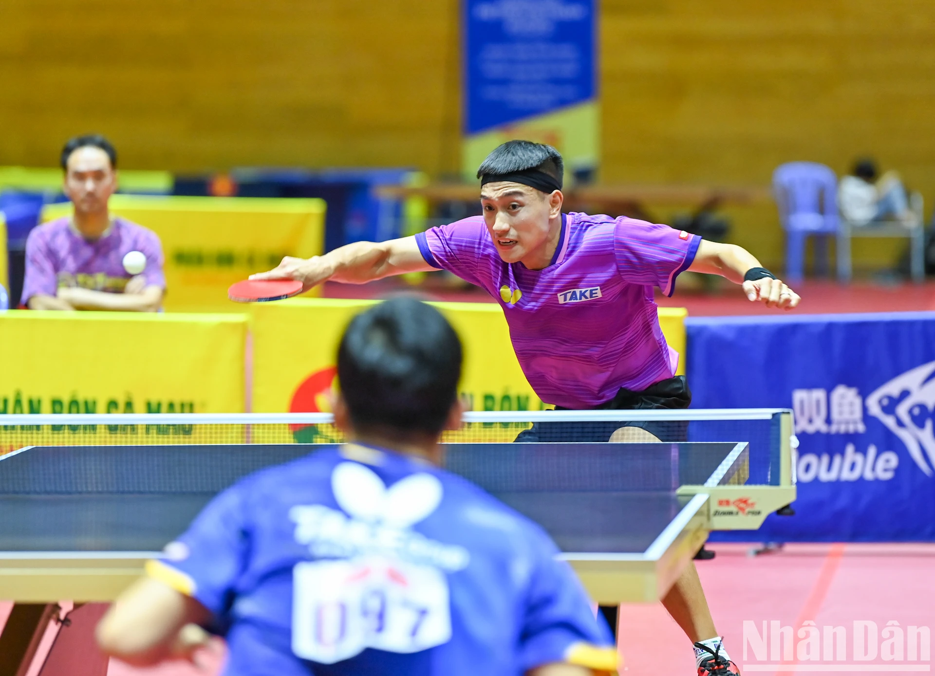 [Photo] Dinh Anh Hoang a remporté le championnat du simple messieurs pour la première fois photo 6