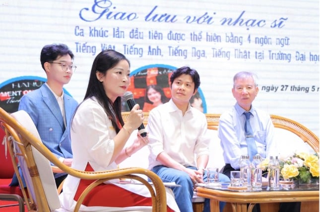គ្រូ​បកប្រែ​ទំនុក​ច្រៀង​ចម្រៀង​ដែល​មាន​អ្នក​ចូល​មើល 3.1 ពាន់​លាន​របស់ Nguyen Van Chung ជា 3 ភាសា រូបថត 1