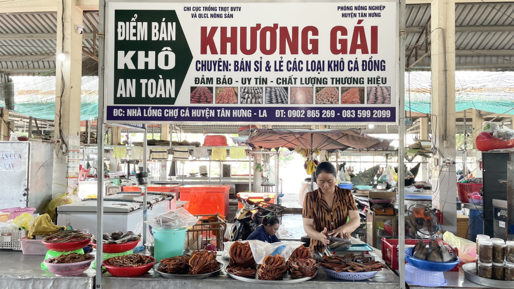 5-getrocknete-fischprodukte-der-unternehmerfamilie-Khuong-gai-Thi-Tran-Tan-Hung-Dat-Ocop-3-Sao.jpg