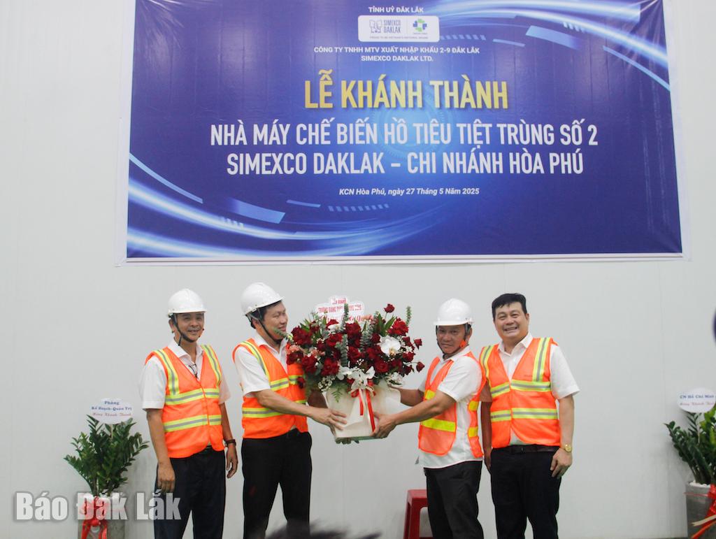 Lễ khánh thành, chính thức đưa nhà máy tiệt tùng đi vào hoạt động