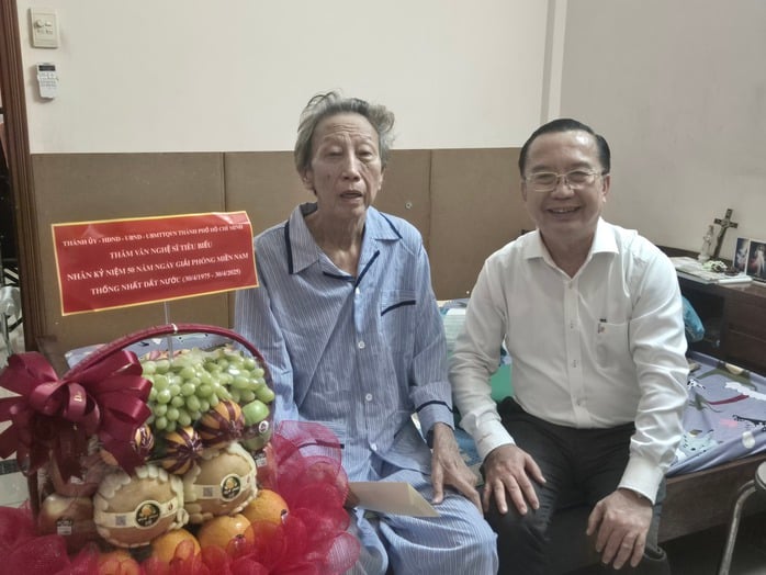 Thăm và tri ân NSND Thế Hiển, NSƯT Lê Thiện - Ảnh 1.