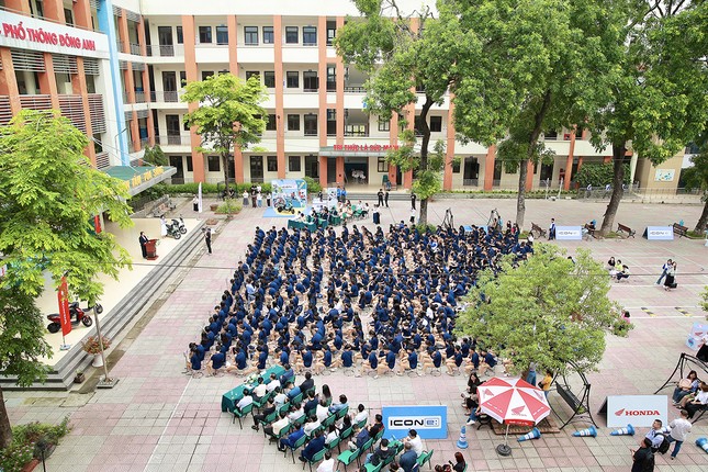 Honda Vietnam capacita en conocimientos y habilidades de conducción segura a estudiantes de secundaria e instituciones educativas foto 1