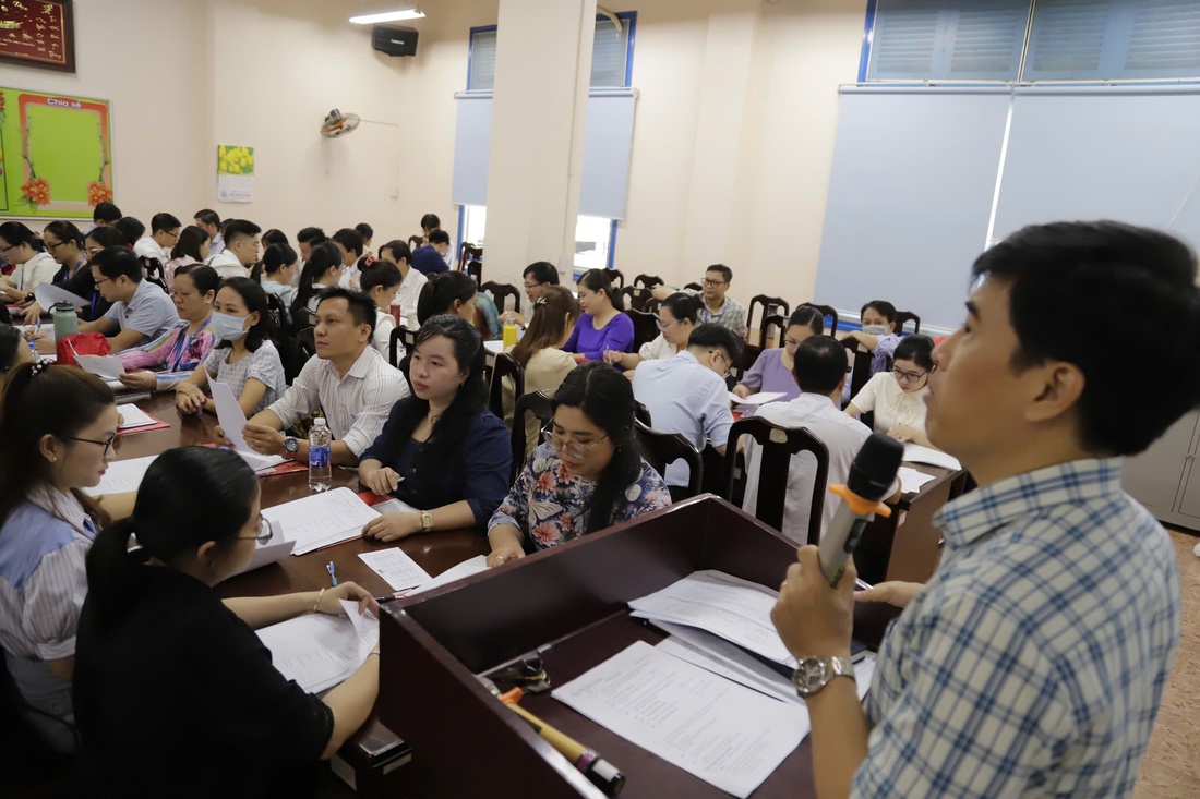 Hơn 100.000 học sinh lớp 12 ở TP.HCM thi thử tốt nghiệp THPT - Ảnh 4.