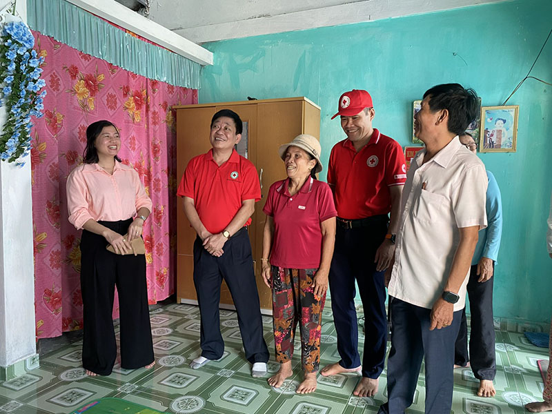 Niềm vui của gia đình ngư dân trong ngôi nhà mới.