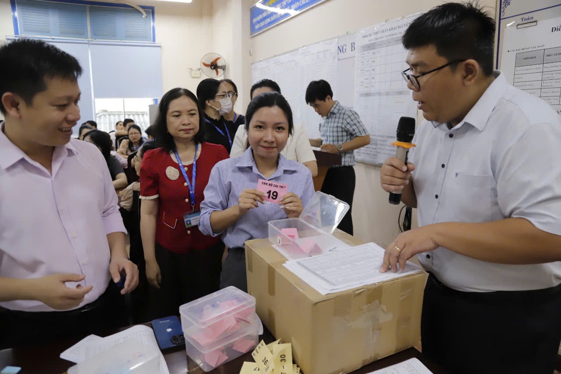 Hơn 100.000 học sinh lớp 12 ở TP.HCM thi thử tốt nghiệp THPT - Ảnh 3.