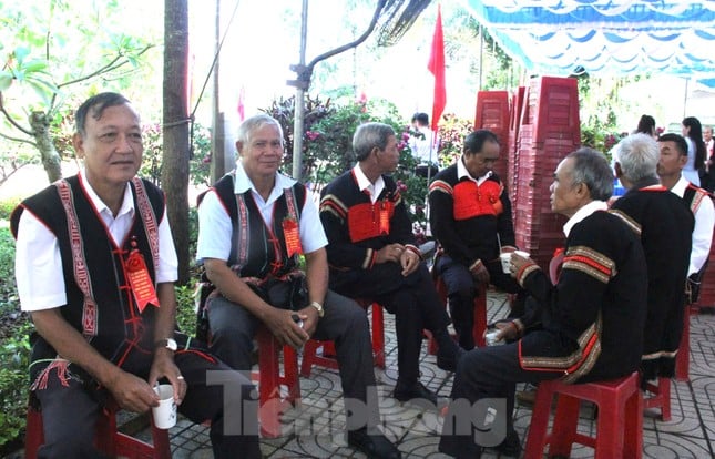 บุคคลที่นำพาชนกลุ่มน้อยจำนวนมากออกจากความยากจน ภาพที่ 1