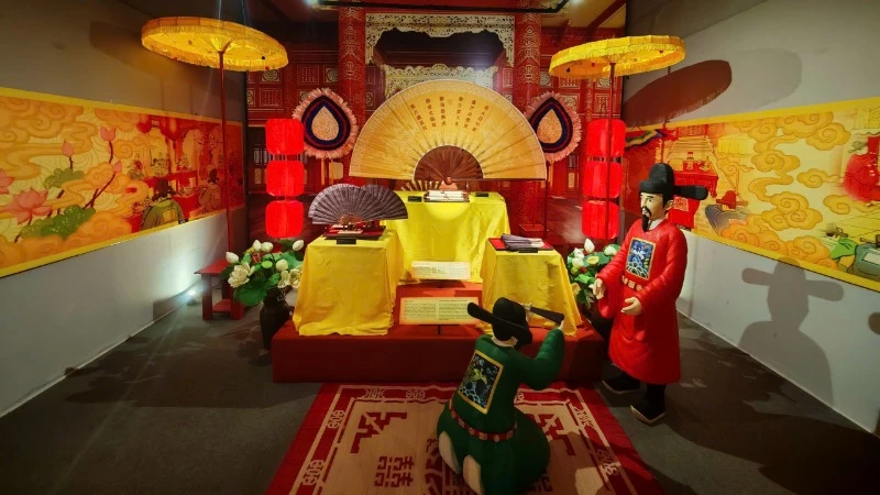 Re-enacting the custom of celebrating the Duanwu Festival during the Le Trung Hung period at Thang Long Imperial Citadel